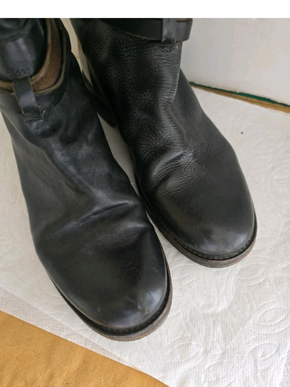 HTC Womans  Black Leather High Riding  Boots with Brown Straps Size 8